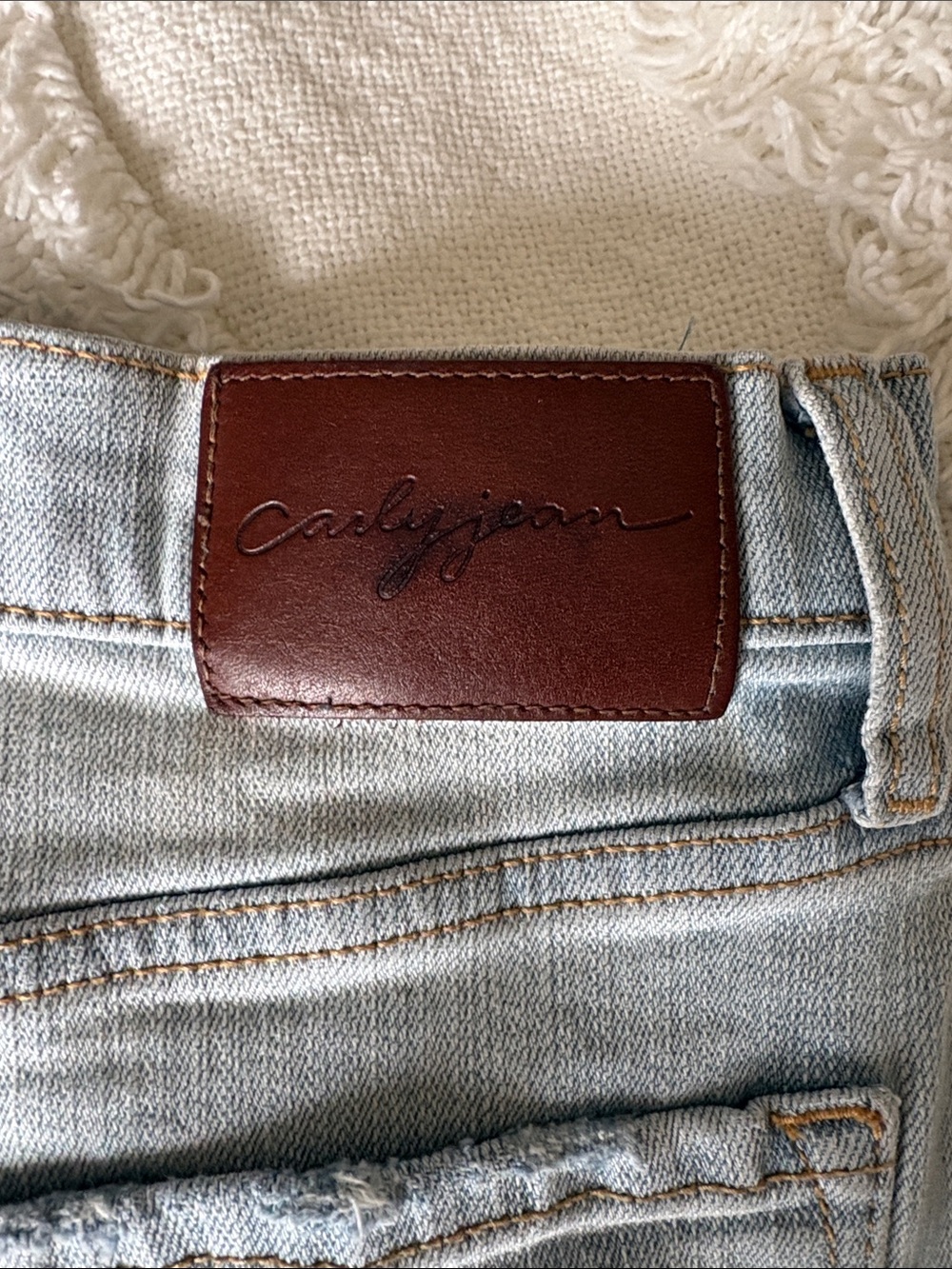 Carly Jean Los Angeles Holland Wide-Leg Jeans in light slightly distressed wash - Picture 5 of 8